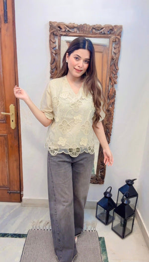 3D Emb Top V neck