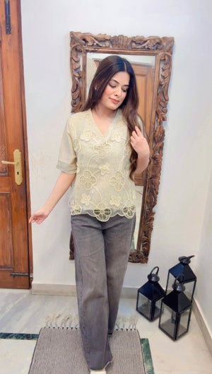 3D Emb Top V neck
